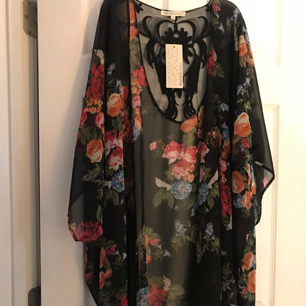 Daniel Rainn NWT gorgeous floral sheer kimono!